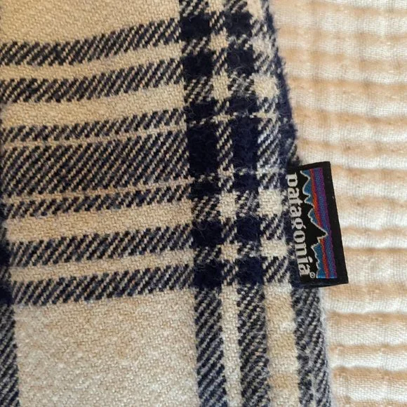 Patagonia Men's Long-Sleeved Organic Cotton Flannel Shirt, size Large - Picture 3 of 4